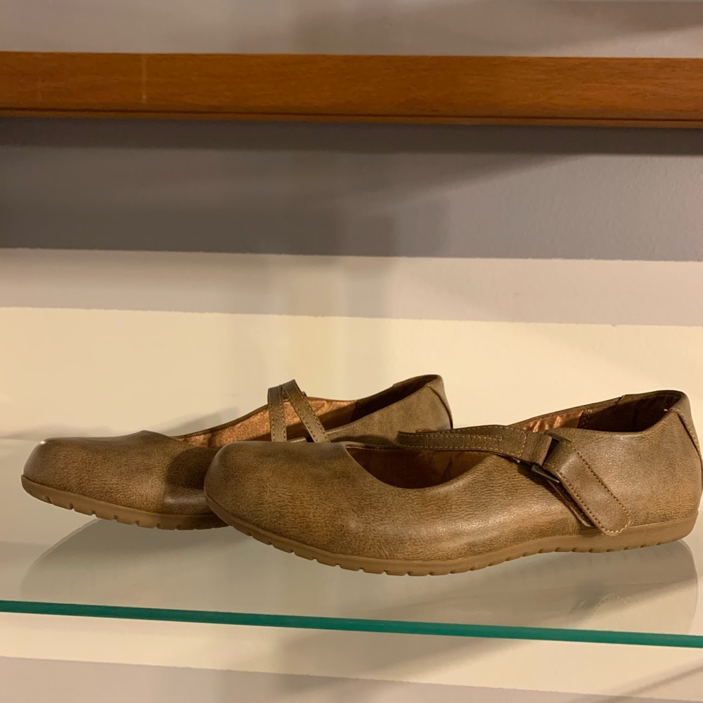 BareTraps Peeps Youth Round Toe Tan Mary Janes 5